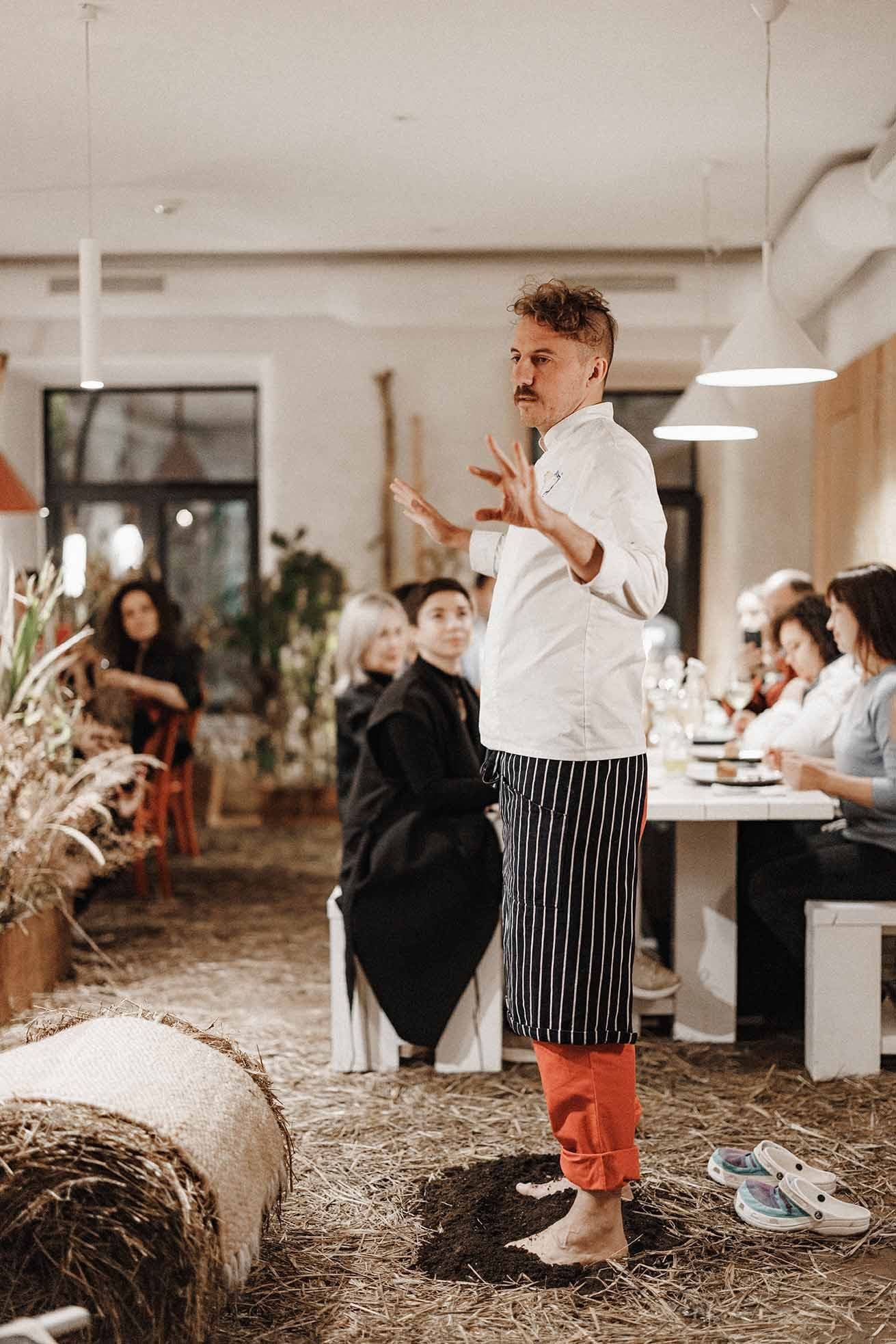 100 rokiv tomu vpered